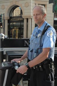 398px-Chicago_police_officer_on_segway