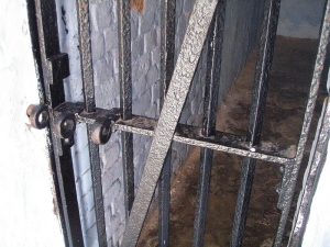 800px-Andaman_Celluler_Jail_Cell_Door_4150238-300x225