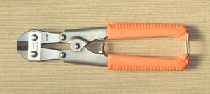 800px-Compact_bolt_cutters_215mm-300x134